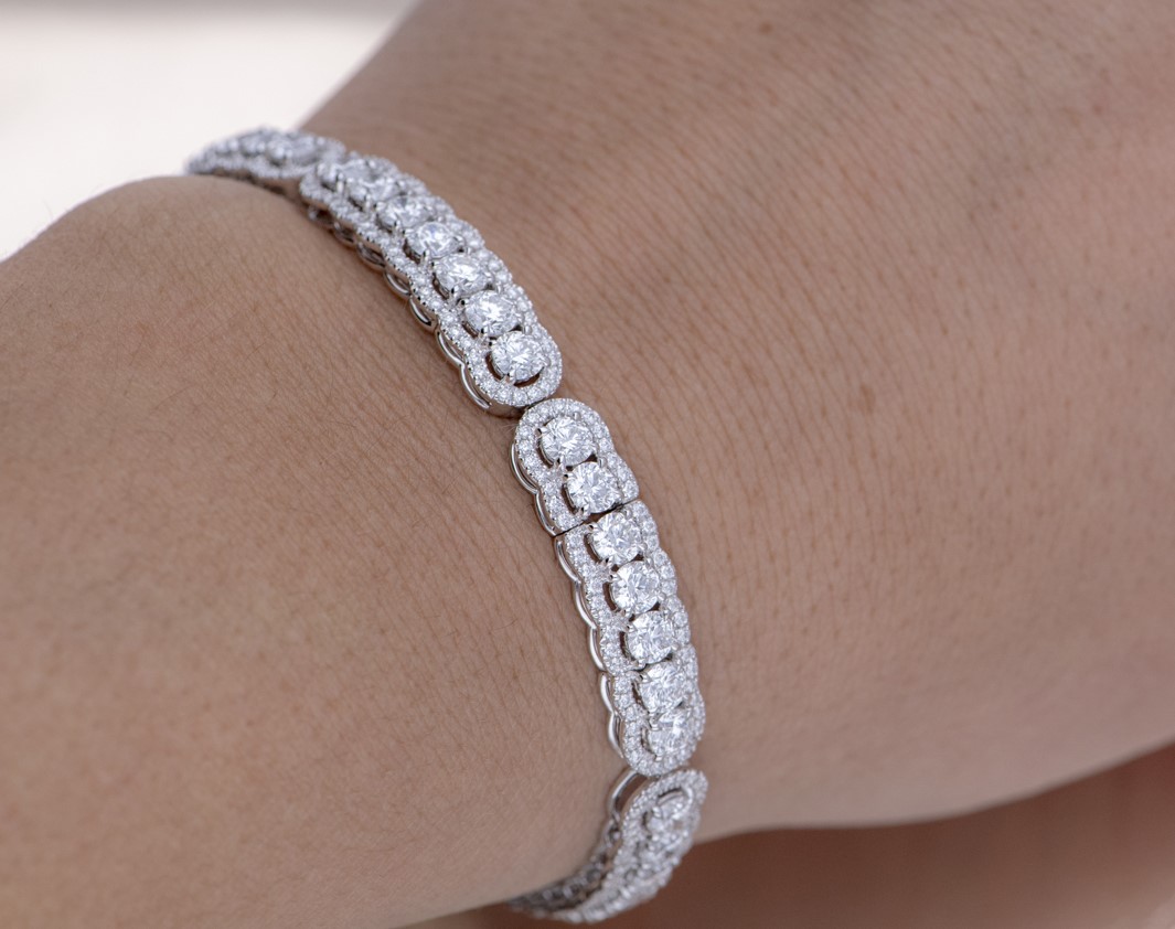 Why Shop for Hearts on Fire Women's Jewelry at BENARI JEWELERS?